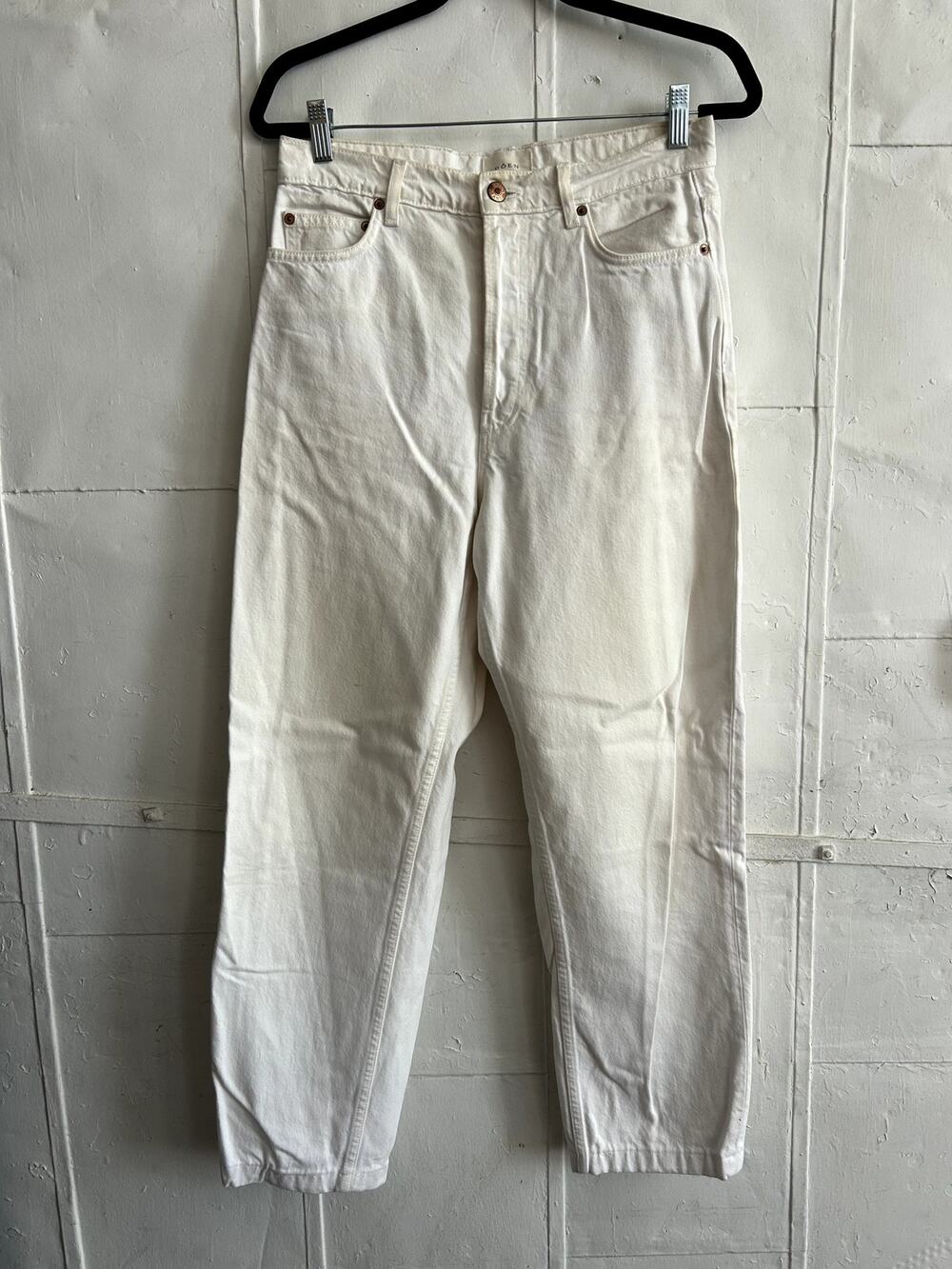 DOÊN white denim jeans